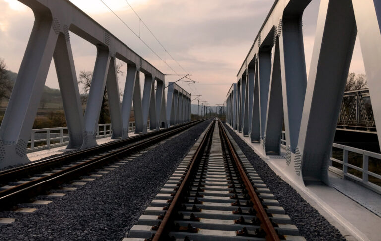 Riesgos laborales y prevención en trabajos ferroviarios: seguridad sobre raíles